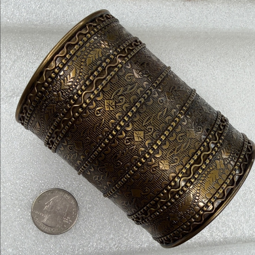 Detailed Cuff Bracelet